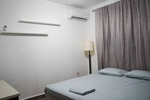 3 chambres, fer et planche à repasser, Wi-Fi, draps fournis