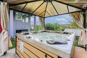 Family House, Multiple Bedrooms, 2 Bathrooms, Mountainside (Riverside House with Pool and Hot Tub) | Outdoor spa tub