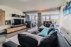 Family House, Multiple Bedrooms, 2 Bathrooms, Mountainside (Riverside House with Pool and Hot Tub) | Living area | 21-inch flat-screen TV with satellite channels