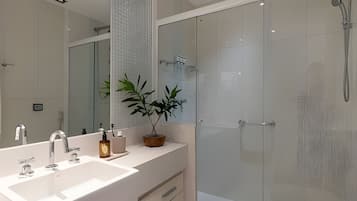 Basic Apartment | Bathroom
