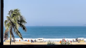 Departamento básico | Playa | Playa en los alrededores, playa de arena blanca y toallas de playa