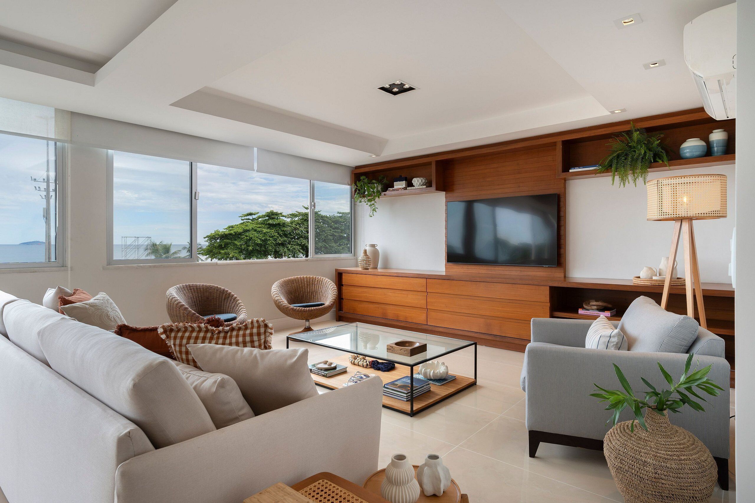 Eenvoudig appartement | Woonruimte | Flatscreentelevisie