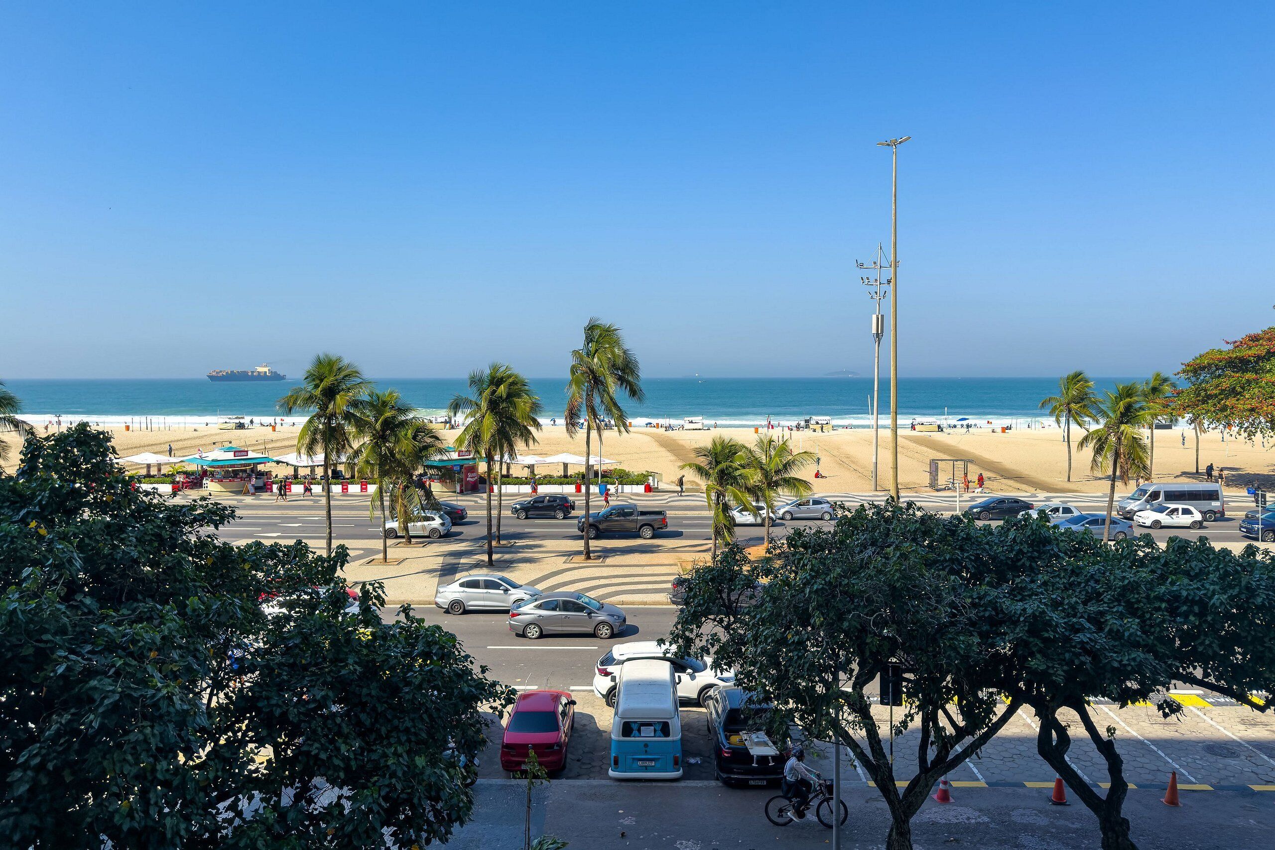 Apartemen | Pantai | Pantai di sekitar, pasir putih, handuk pantai, dan 3 bar pantai