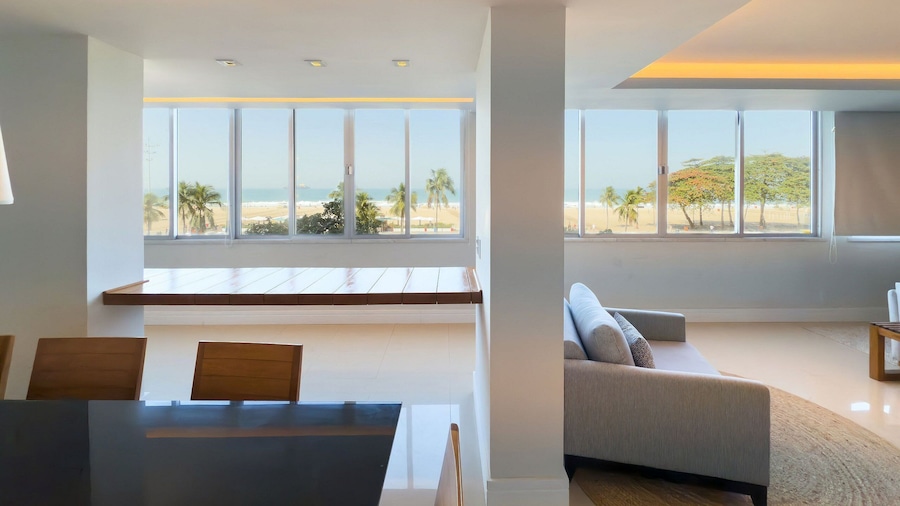 Copacabana – Av. Atlântica | 4 quartos, Vista Mar, 1 min praia de Copacabana - por Casapē Rio
