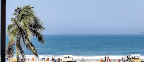 Apartamento | Playa | Ubicación cercana a la playa, arena blanca y toallas de playa