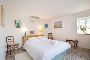 2 habitaciones, tabla de planchar con plancha, wifi y ropa de cama 