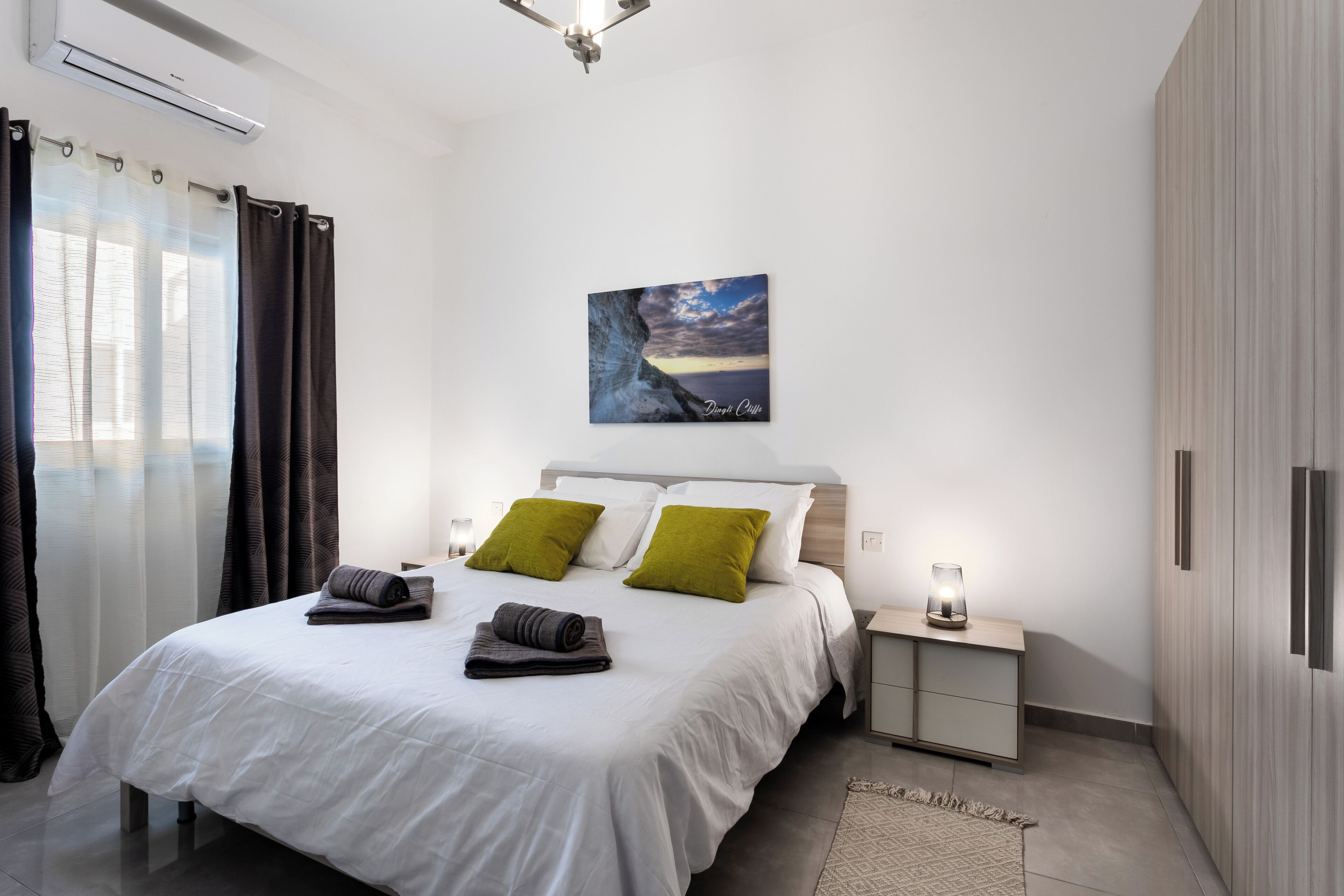 2 bedrooms, desk, iron/ironing board, travel crib