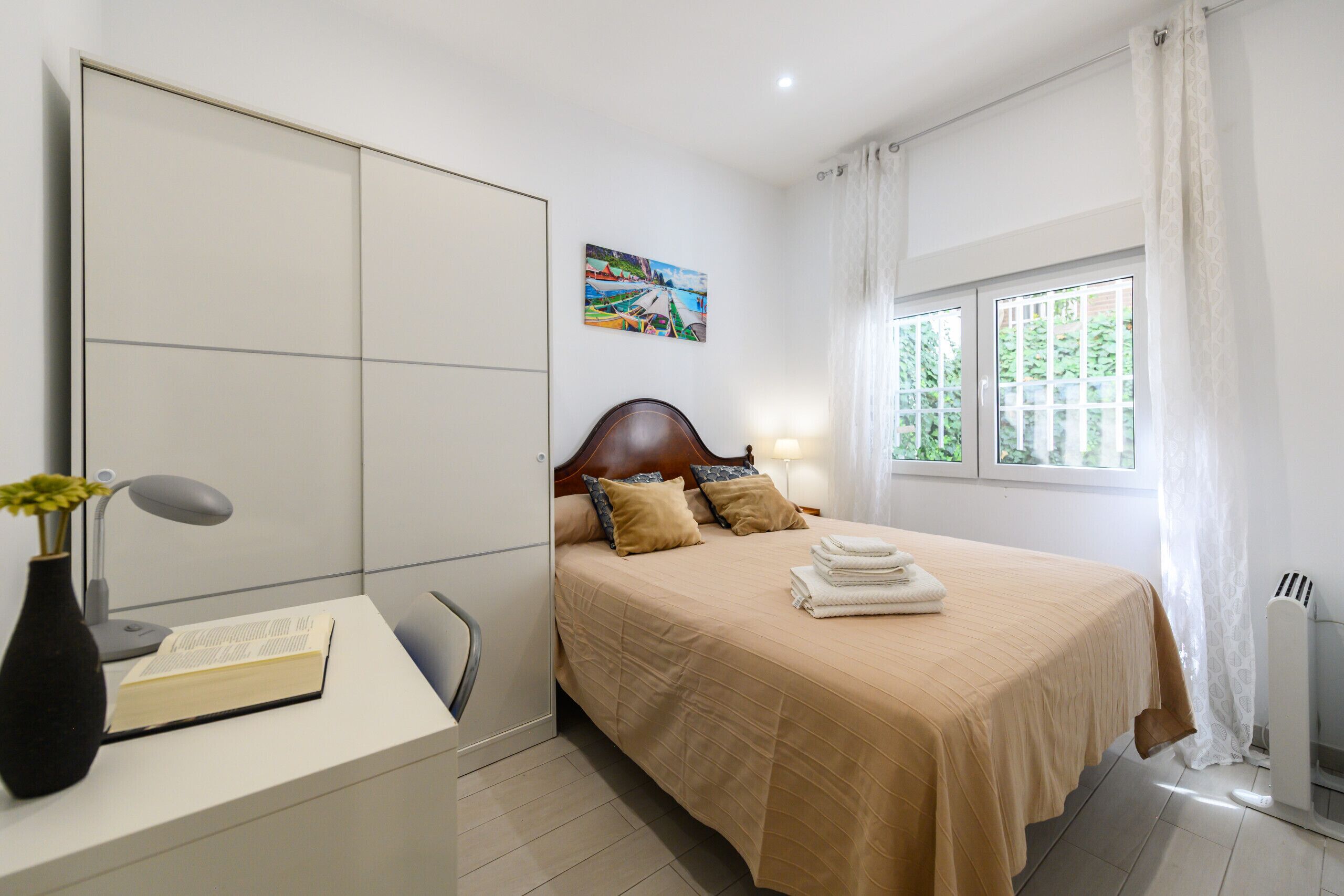 2 bedrooms, iron/ironing board, free WiFi