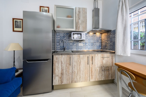 Fridge, microwave, toaster, cookware/dishes/utensils