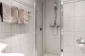 Dusche, Haartrockner, Handtücher