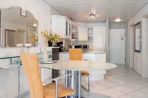 Dining - Apartment 'Am Schlosssee' with Balcony and Wi-Fi (Salem)