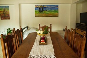 Dining - La Cármela your home in Patagonia. Private garden and the tranquility you are looking for. (Esquel)