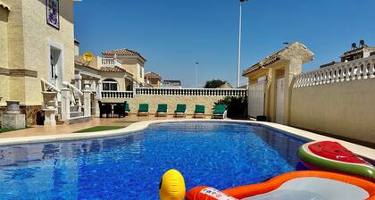 Villa near GA centre private heated pool