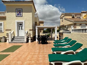 Outdoor dining - Villa near GA centre private heated pool (el Gran Alacant)