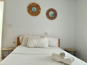 4 habitaciones, tabla de planchar con plancha, wifi y ropa de cama 