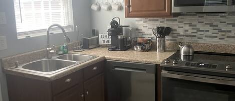 Micro-ondes, four, plaque de cuisson, lave-vaisselle