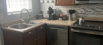 Charming 2-bedroom house in Greenwood within a block of Hospital and Hospice