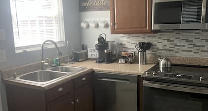 Charming 2-bedroom house in Greenwood within a block of Hospital and Hospice