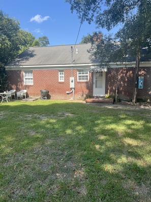 Exterior - Charming 2-bedroom house in Greenwood within a block of Hospital and Hospice (Greenwood)