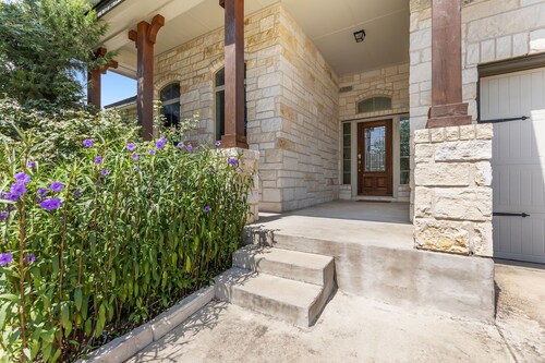 Contractors, Families, Large Groups Welcome! Pet Friendly 12-14 PPL