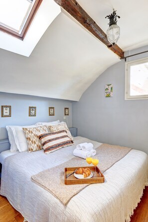 アイロン / アイロン台、ベビーベッド、WiFi (無料)、ベッドシーツ