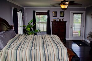 2 bedrooms, desk, iron/ironing board, free WiFi - Country Home Hot tub, Sauna, Pool table. 10 minutes from Bear Creek Ski Resort (Mertztown)