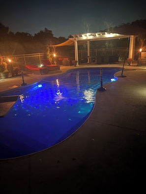 Outdoor pool, a heated pool - Country Home Hot tub, Sauna, Pool table. 10 minutes from Bear Creek Ski Resort (Mertztown)