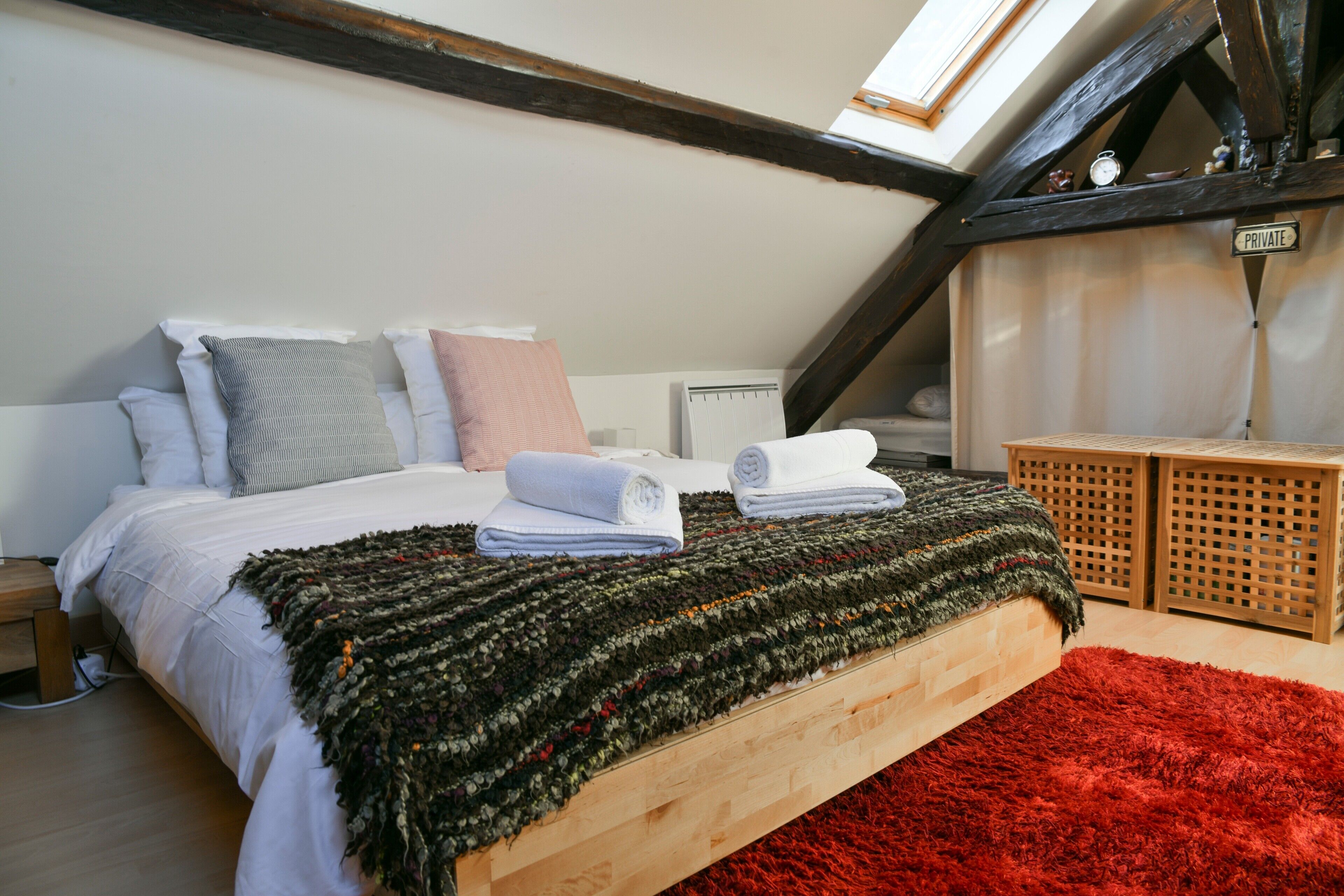 3 chambres, fer et planche à repasser, Wi-Fi, draps fournis