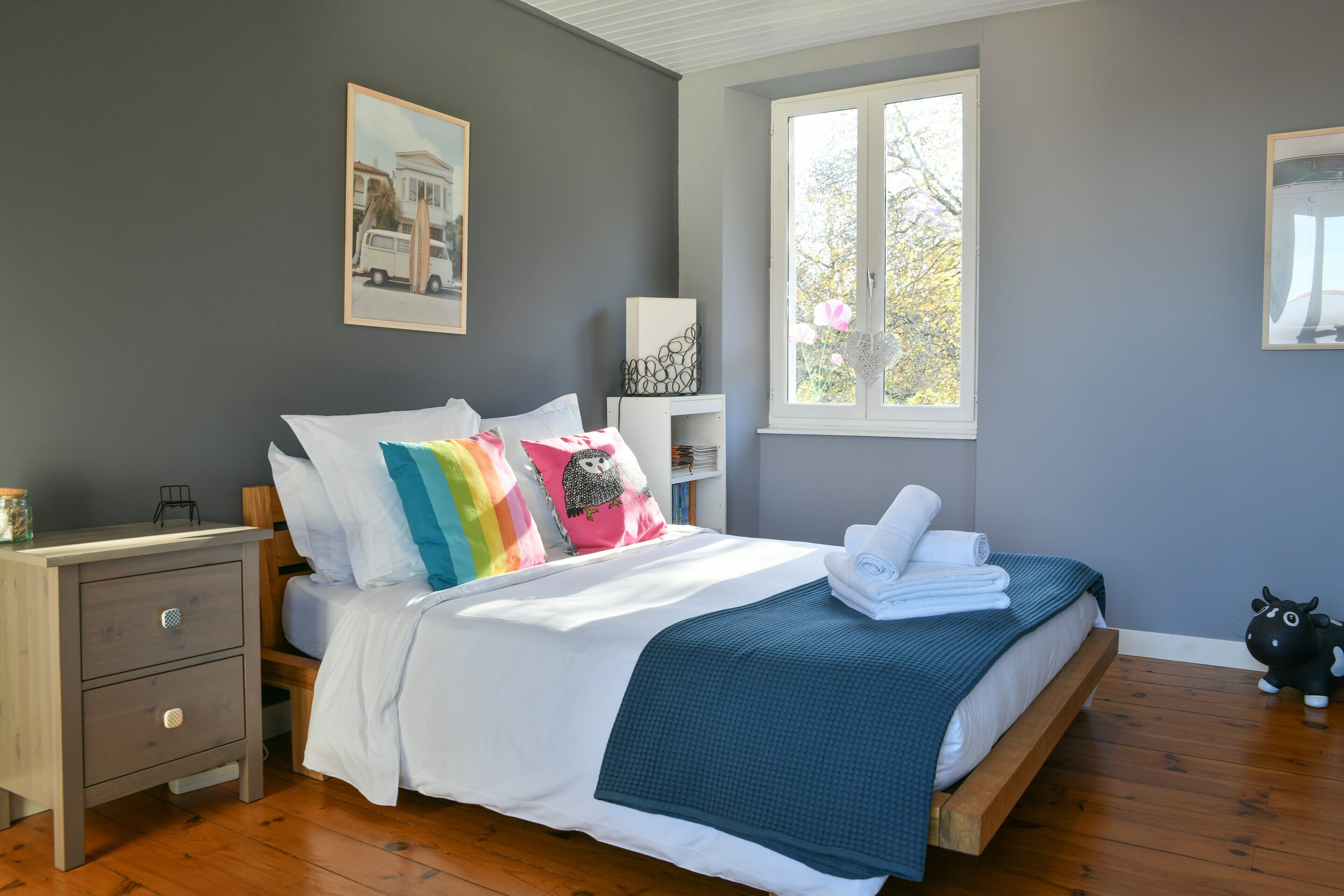 3 habitaciones, tabla de planchar con plancha, wifi y ropa de cama 