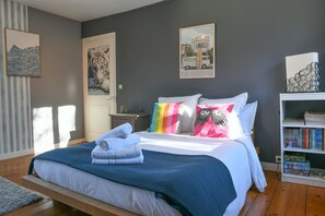 3 bedrooms, iron/ironing board, WiFi, bed sheets - Holiday Home 'Casa Mialy - Clim Wifi Terrasse' with Mountain View, Wi-Fi and Air Conditioning (Saint-Vincent-de-Mercuze)