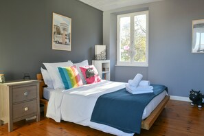 3 chambres, fer et planche à repasser, Wi-Fi, draps fournis