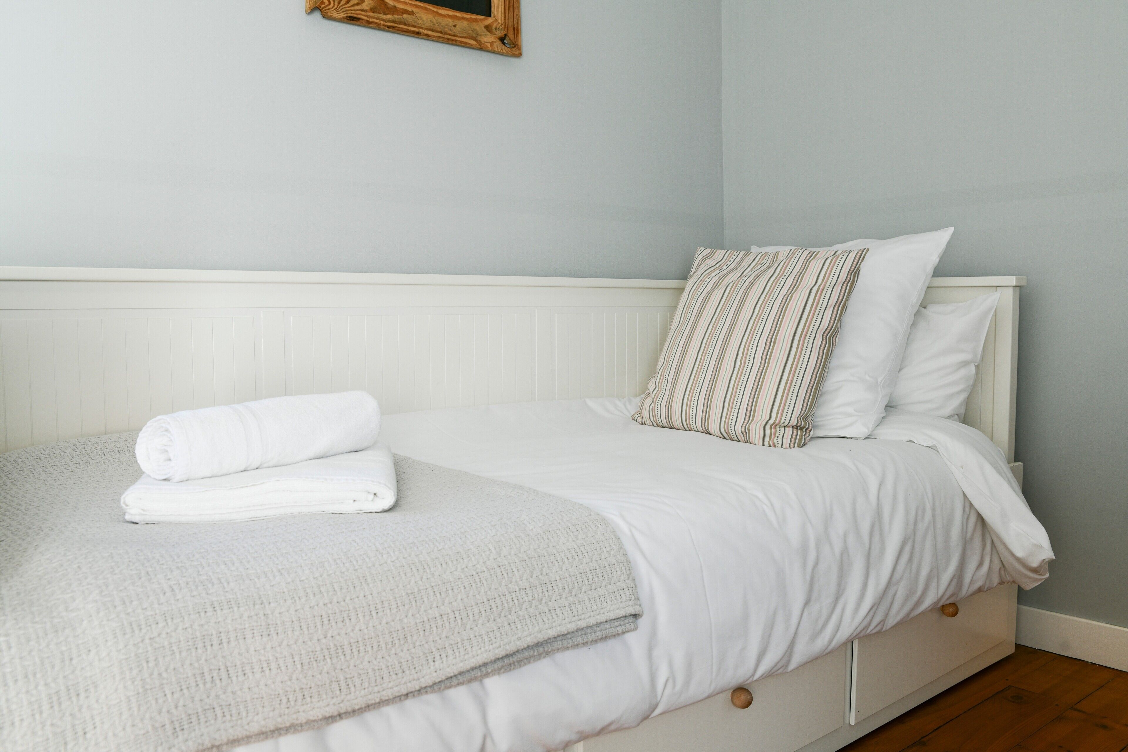 3 chambres, fer et planche à repasser, Wi-Fi, draps fournis