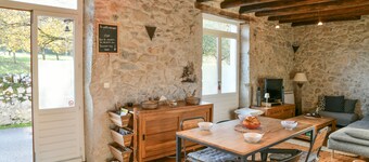 Casa Mialy Holiday Home with Mountain View, Wi-Fi and Air Conditioning