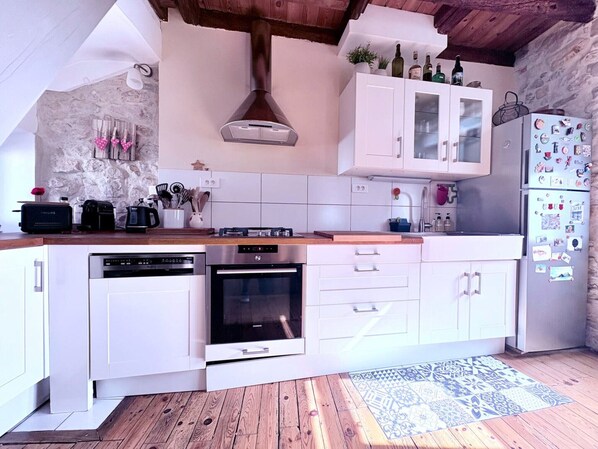 Refrigerador, microondas, horno, placa de cocina