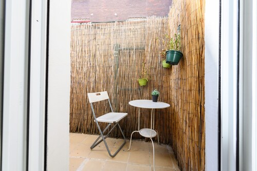 M Sfu73 Estudio Moderno con Terraza Privada en Ma