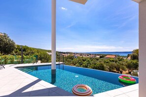 Villa | 4 bedrooms - Luxury Villa 45 With Infinity Pool (Punat)