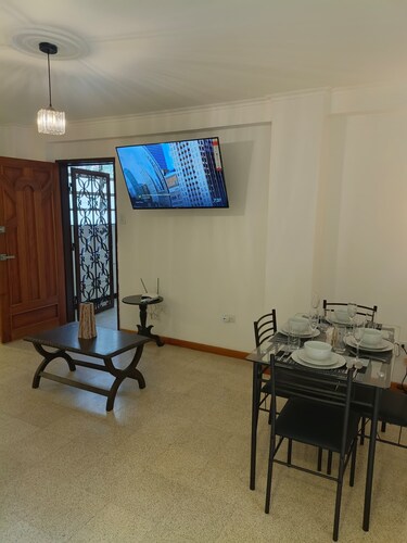 RENOVATED APARTMENT IN THE CENTER OF CARACAS CONTINUOUS WATER AND WIFI CLOSE TO ALL AMENITIES