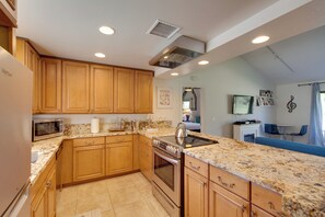 Apartment (2 Bedrooms) | Interior - Pet-friendly Stay w/ Patio in Palm Desert Resort! (Palm Desert)