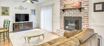 23 Mi to Nola: Cozy & Quaint Destrehan Townhome