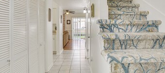 23 Mi to Nola: Cozy & Quaint Destrehan Townhome