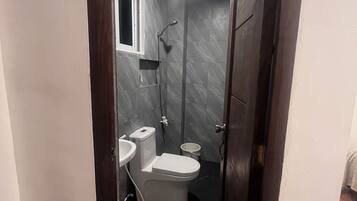 Deluxe Triple Room, Air conditioning | Bathroom | Shower