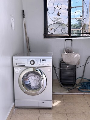 Deluxe Studio, Balcony, City View | Bathroom