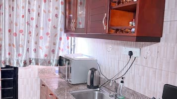 Deluxe Studio, Balcony, City View | Private kitchen