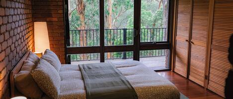 2 bedrooms, iron/ironing board, Internet, bed sheets