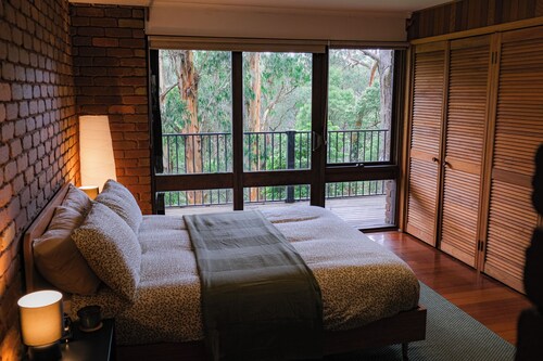 Relaxing Dandenong Ranges forest haven, near beautiful hikes and small towns