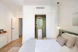 4 chambres, coffres-forts dans les chambres, bureau
