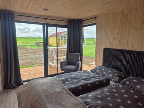 2 bedrooms, free WiFi, bed sheets, wheelchair access
