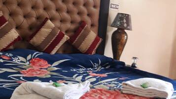 Deluxe Double Room, 1 King Bed, Balcony, Park View | Iron/ironing board, free WiFi