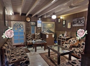 Lobby - Blooming Dale (Srinagar)