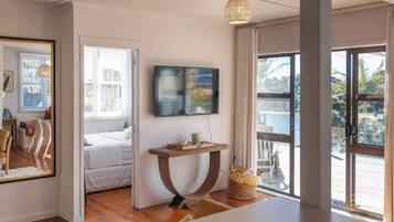 2 bedrooms, desk, iron/ironing board, WiFi